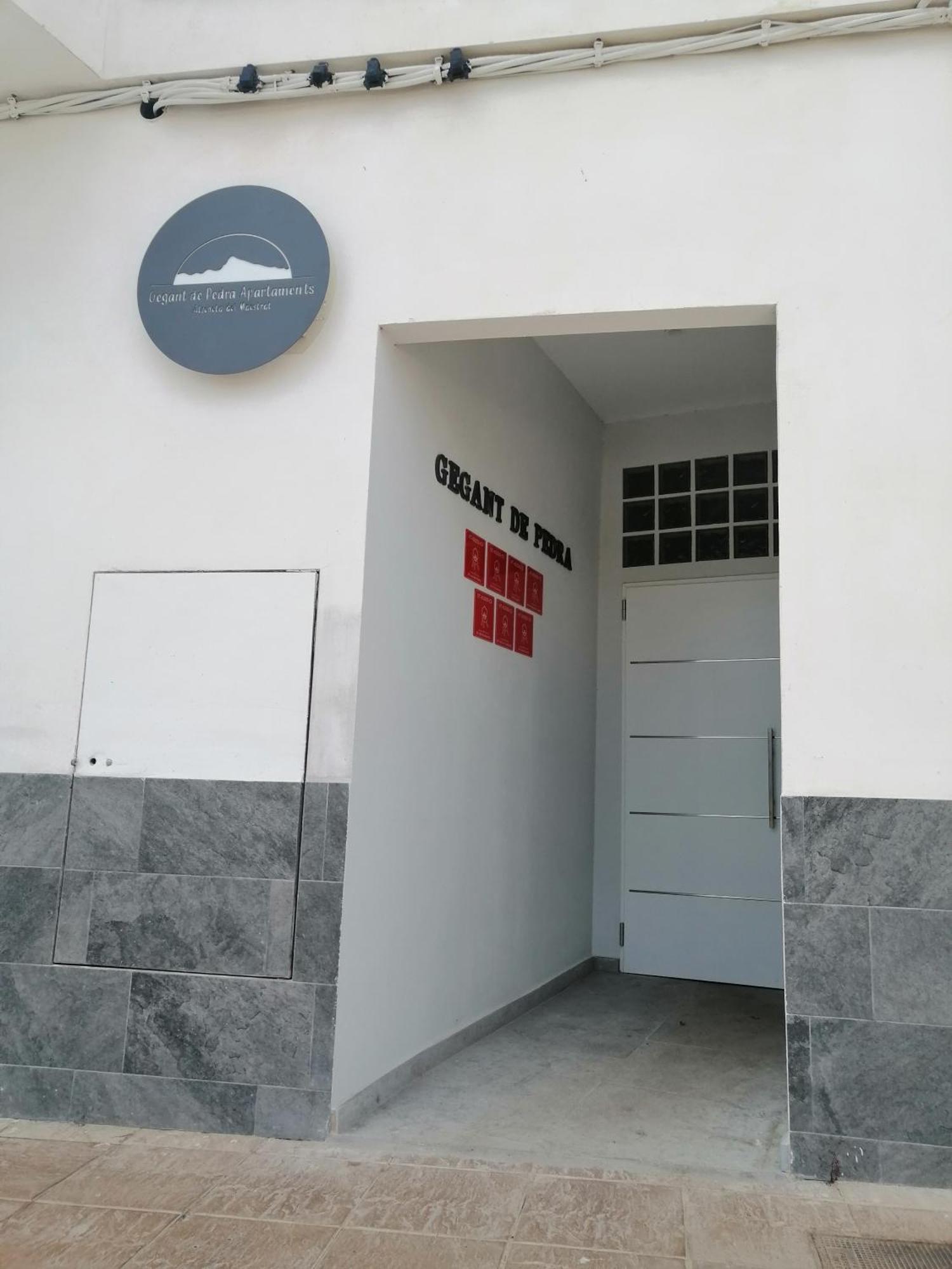 Gegant De Pedra Apartaments Adzaneta Exterior photo